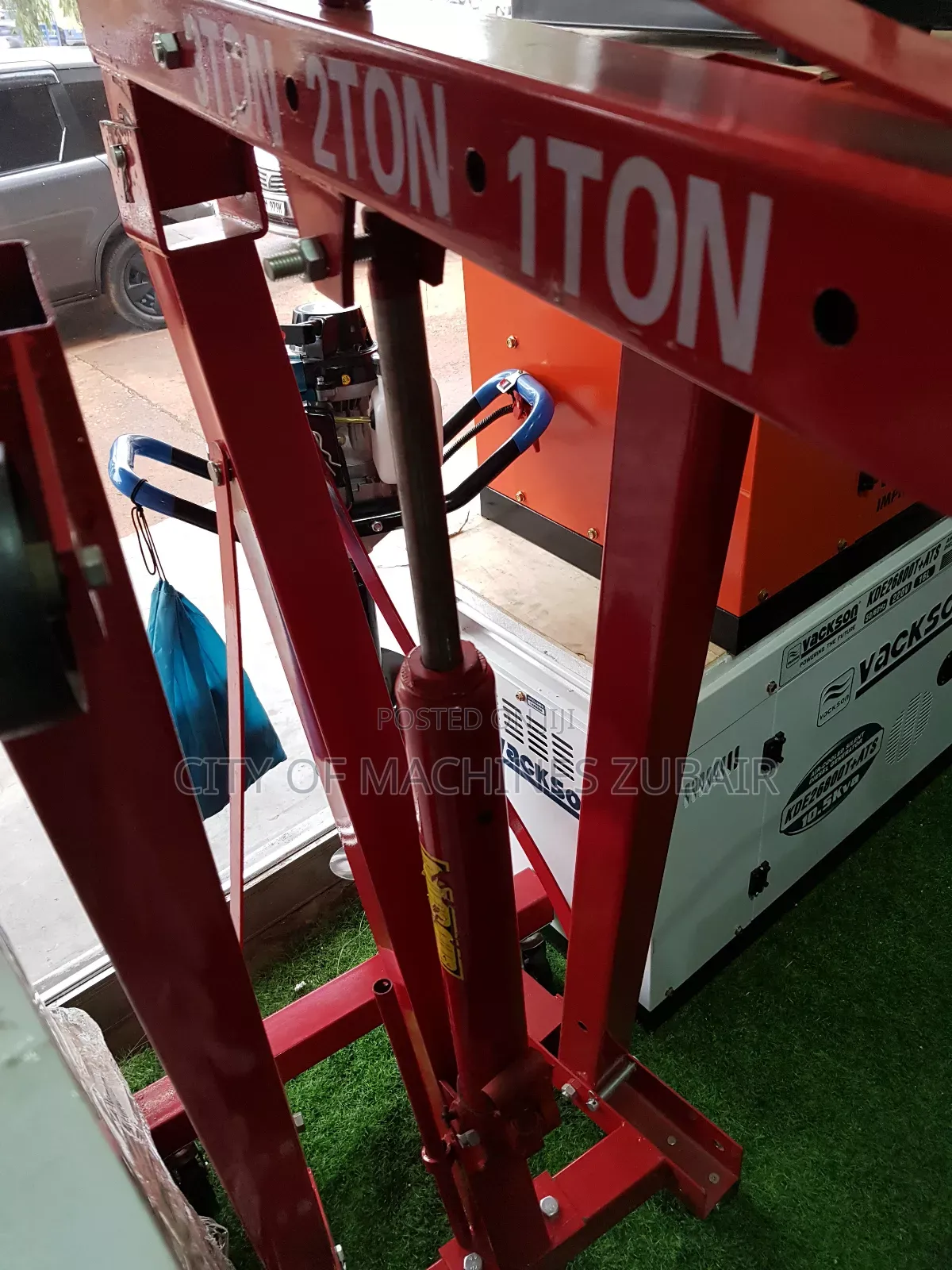 Engine Lifting Machine