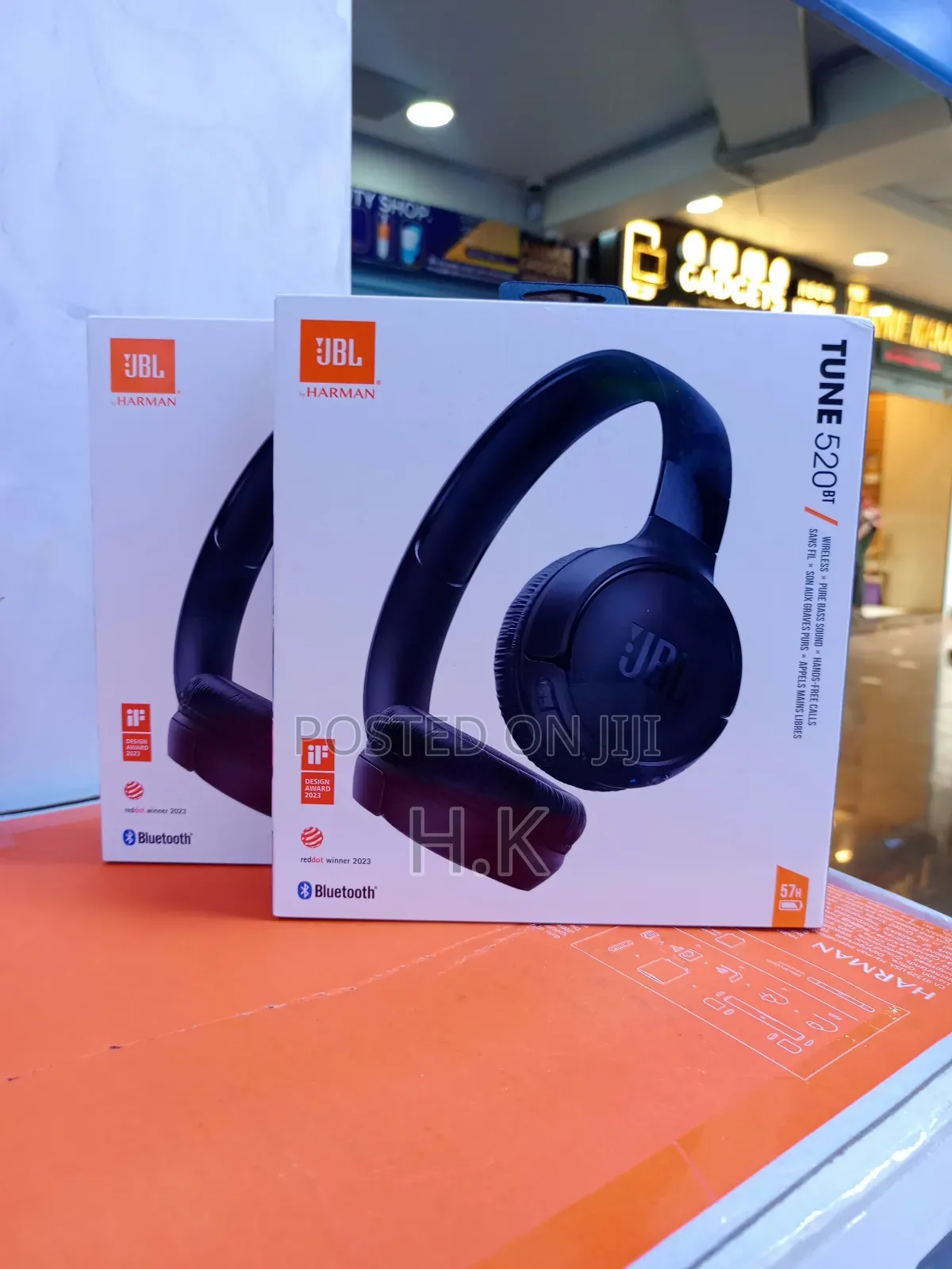Jbl Tune 520bt Wireless On-ear Headphones.