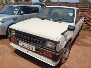 Nissan Pick-Up 1997 White