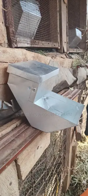 Rabbit Feeders (Feeding Troughs)