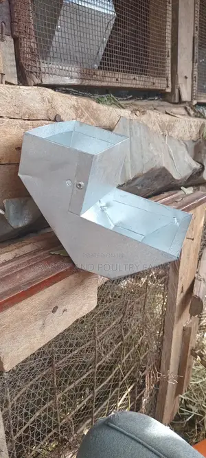 Rabbit Feeders (Feeding Troughs)