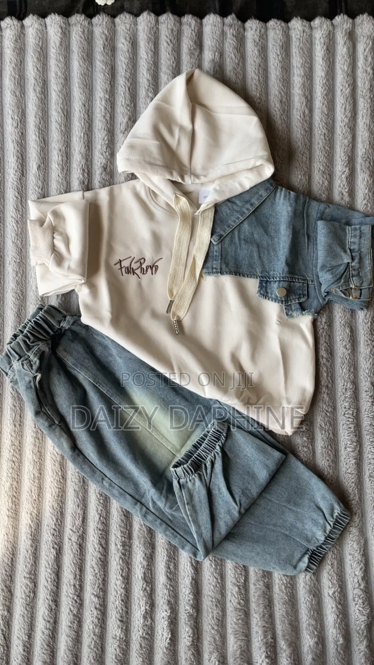 Unisex Cute Outfit Between 3-5yrs