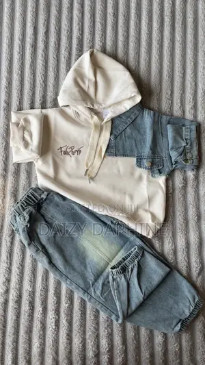 Unisex Cute Outfit Between 3-5yrs