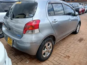 Toyota Vitz 2009 Silver