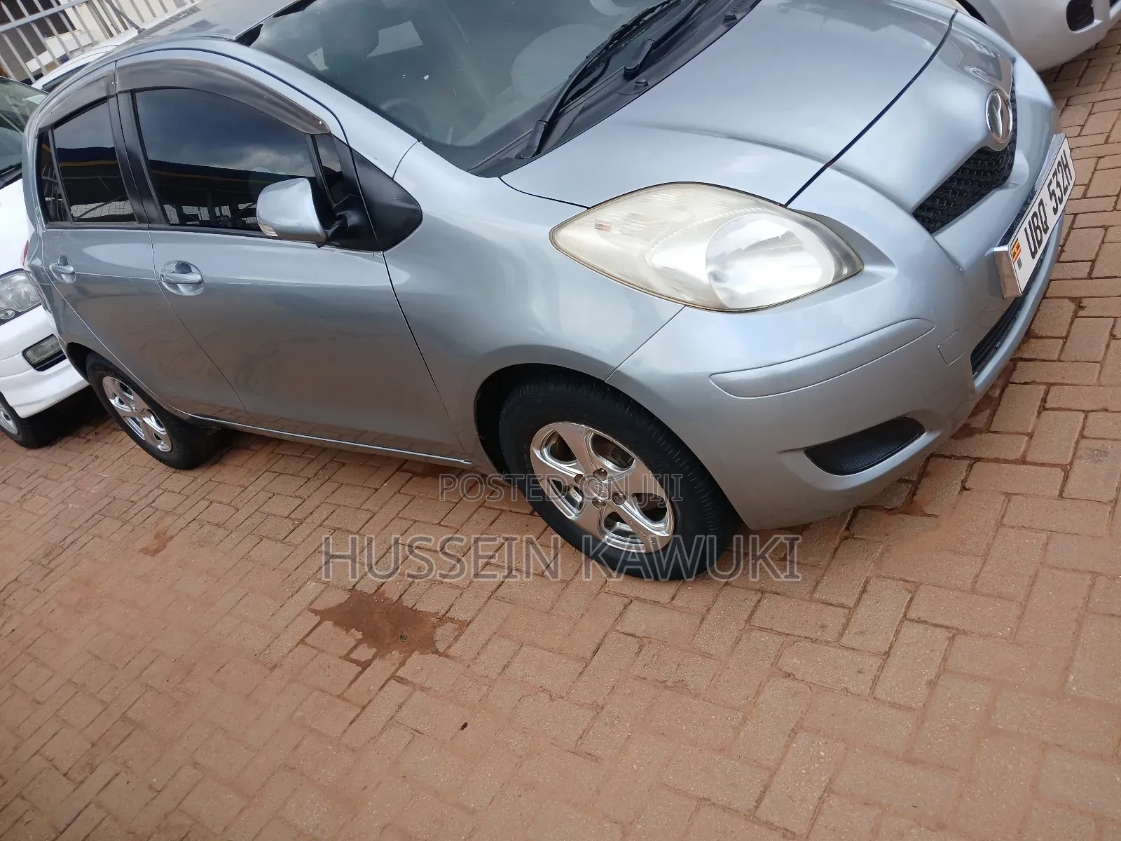 Toyota Vitz 2009 Silver