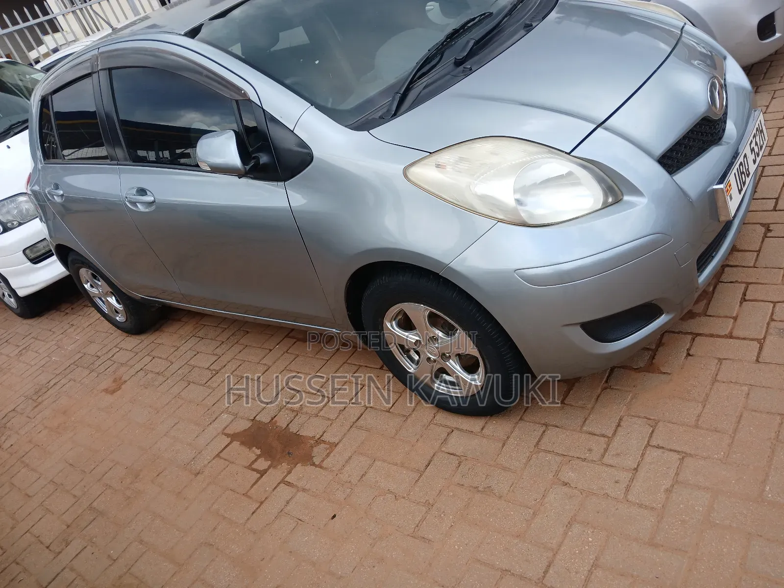 Toyota Vitz 2009 Silver