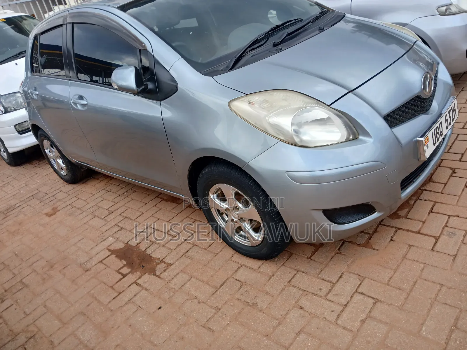 Toyota Vitz 2009 Silver