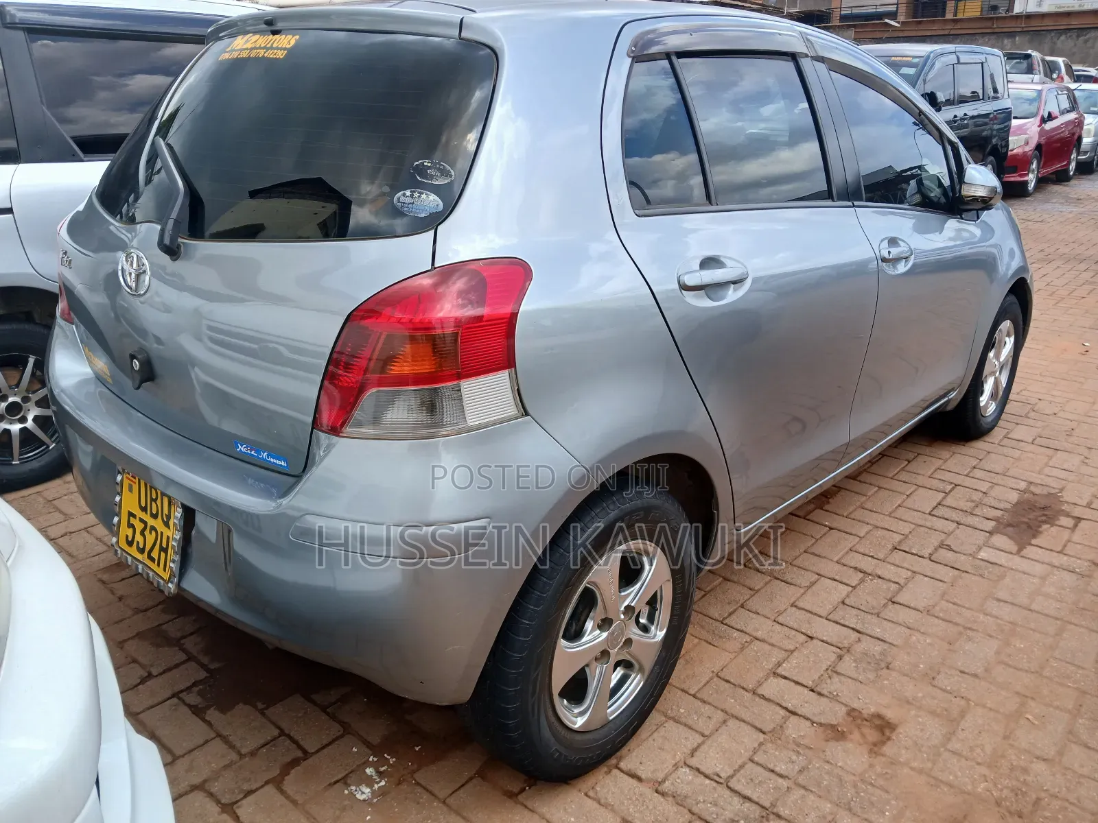 Toyota Vitz 2009 Silver