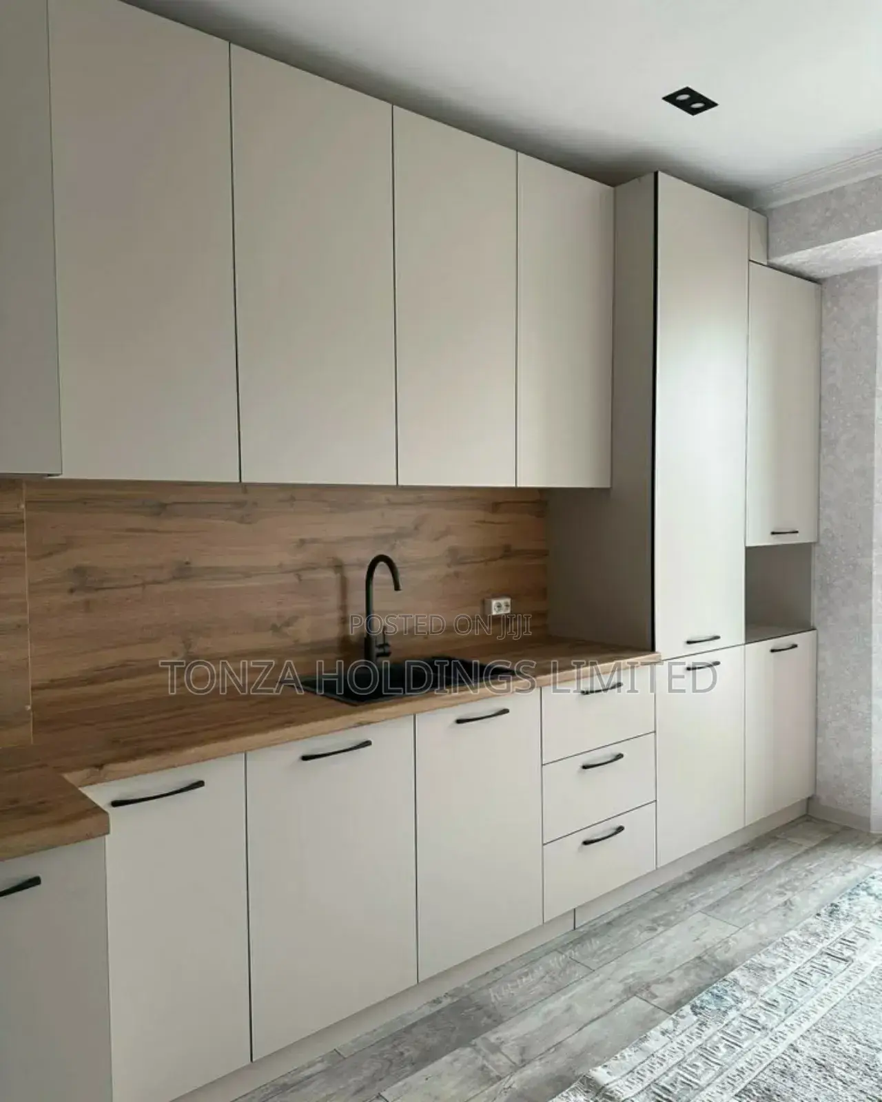 Glossy Kitchen Installation