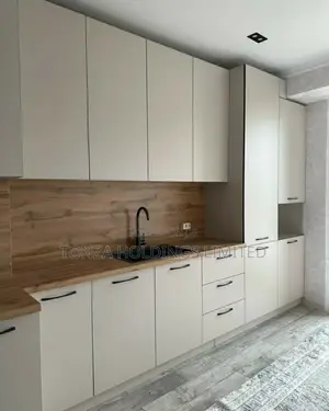 Glossy Kitchen Installation