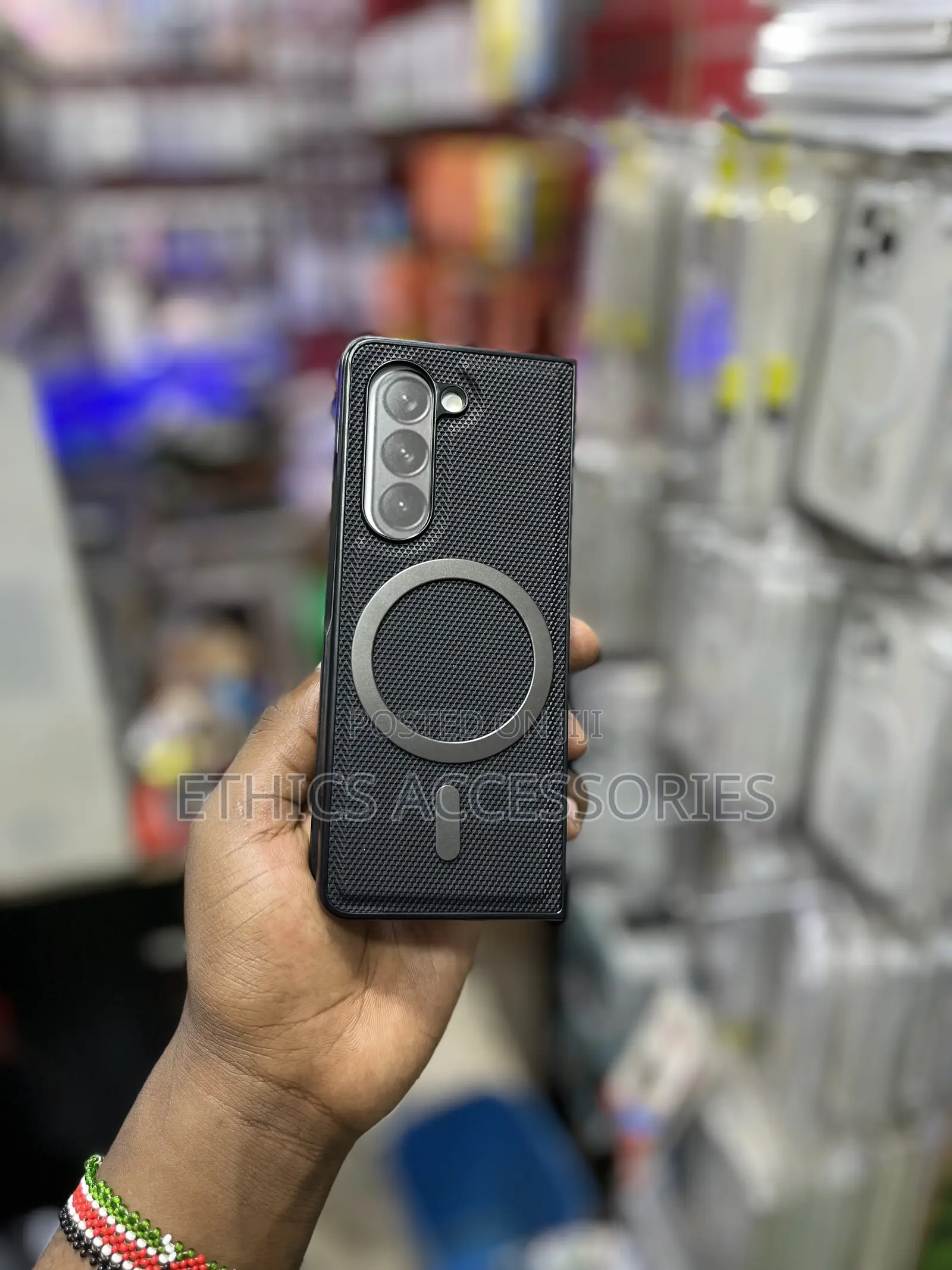 A Magnetic Fold Ring Case
