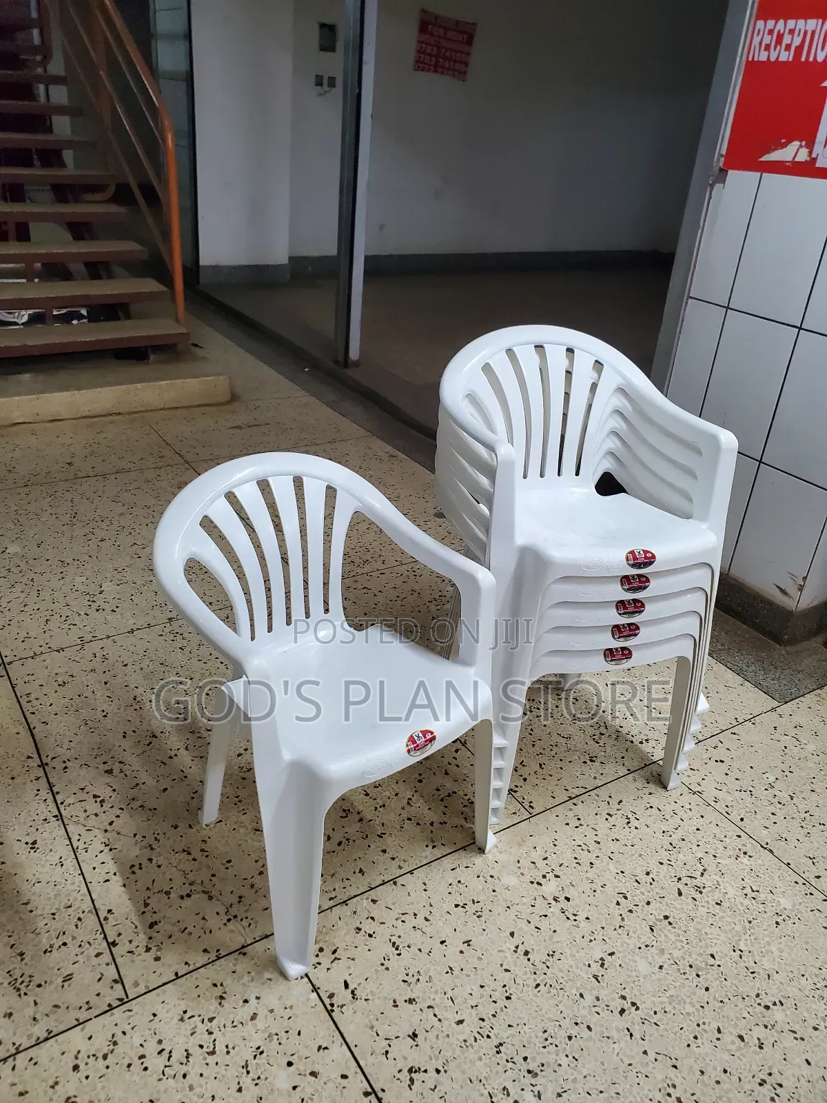 Resistance Armed White Plastic Chairs Plastic Chairs