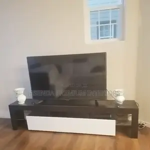 Tv Stand/Tv Standz Tv/Tv Stands/Television/Tv Standd Black & White Tv