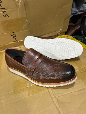 Classic White Sole Casual Clarks Men's Moccasin in Stock