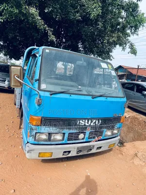 Isuzu Truck Small Head 1988 Blue