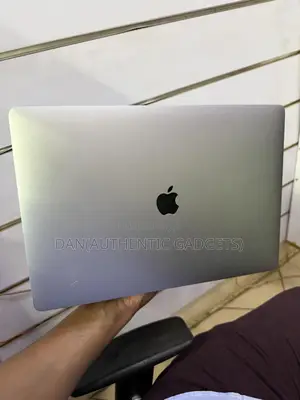 Laptop Apple MacBook Pro 2019 16GB Intel Core I7 SSD 512GB