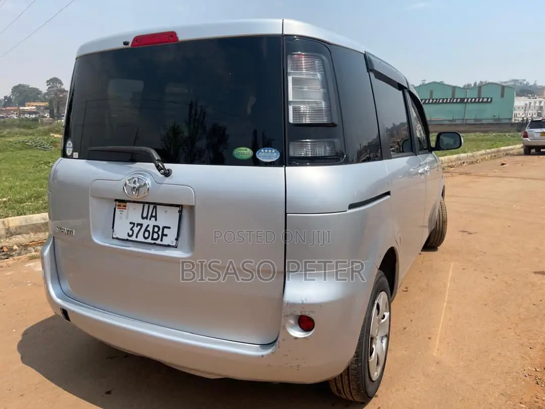 Toyota Sienta 1.5 AWD 2012 Silver