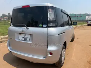 Toyota Sienta 1.5 AWD 2012 Silver