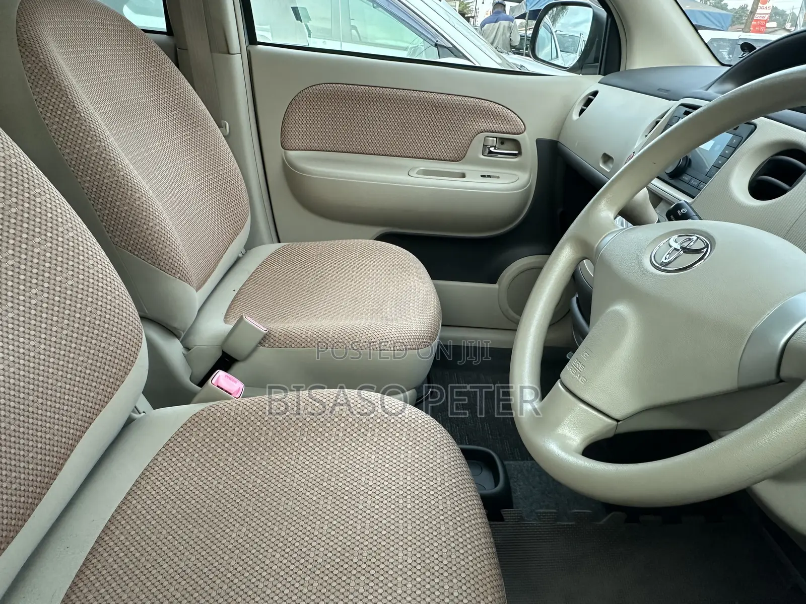 Toyota Sienta 1.5 AWD 2012 Silver