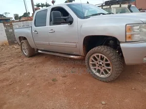 Chevrolet Silverado 2010 Silver