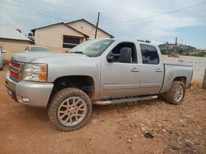 Chevrolet Silverado 2010 Silver