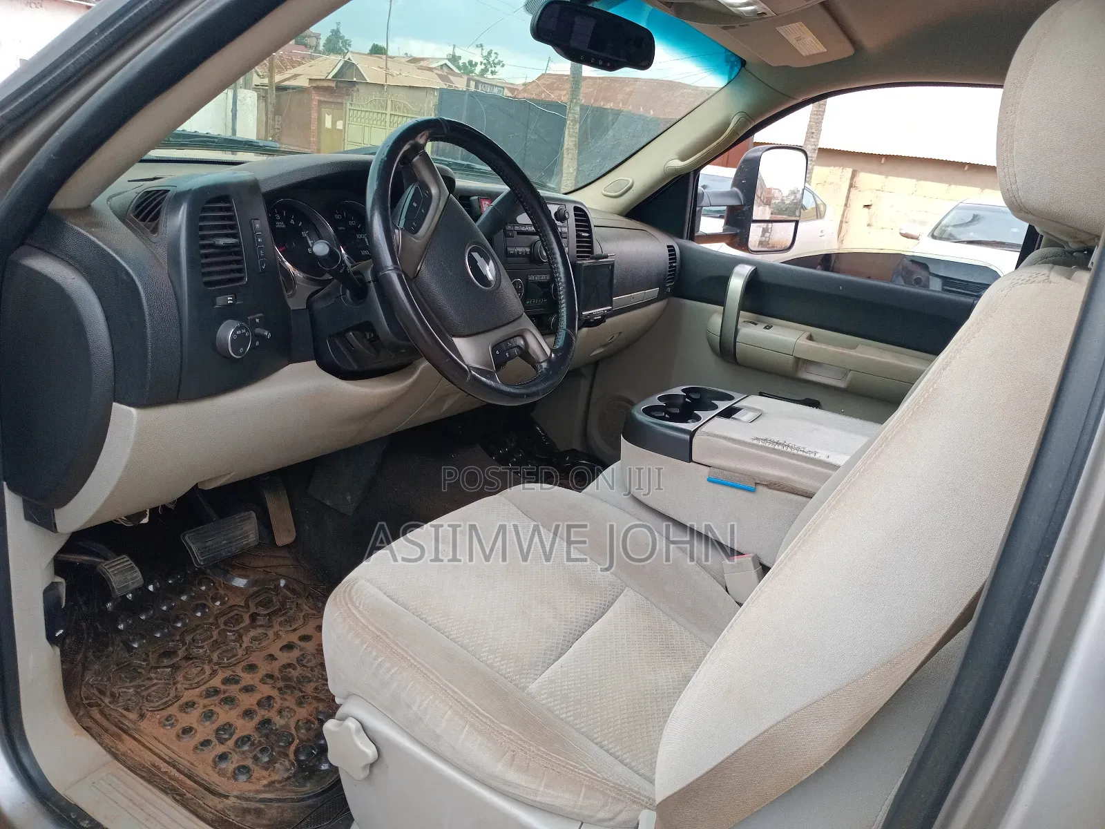 Chevrolet Silverado 2010 Silver