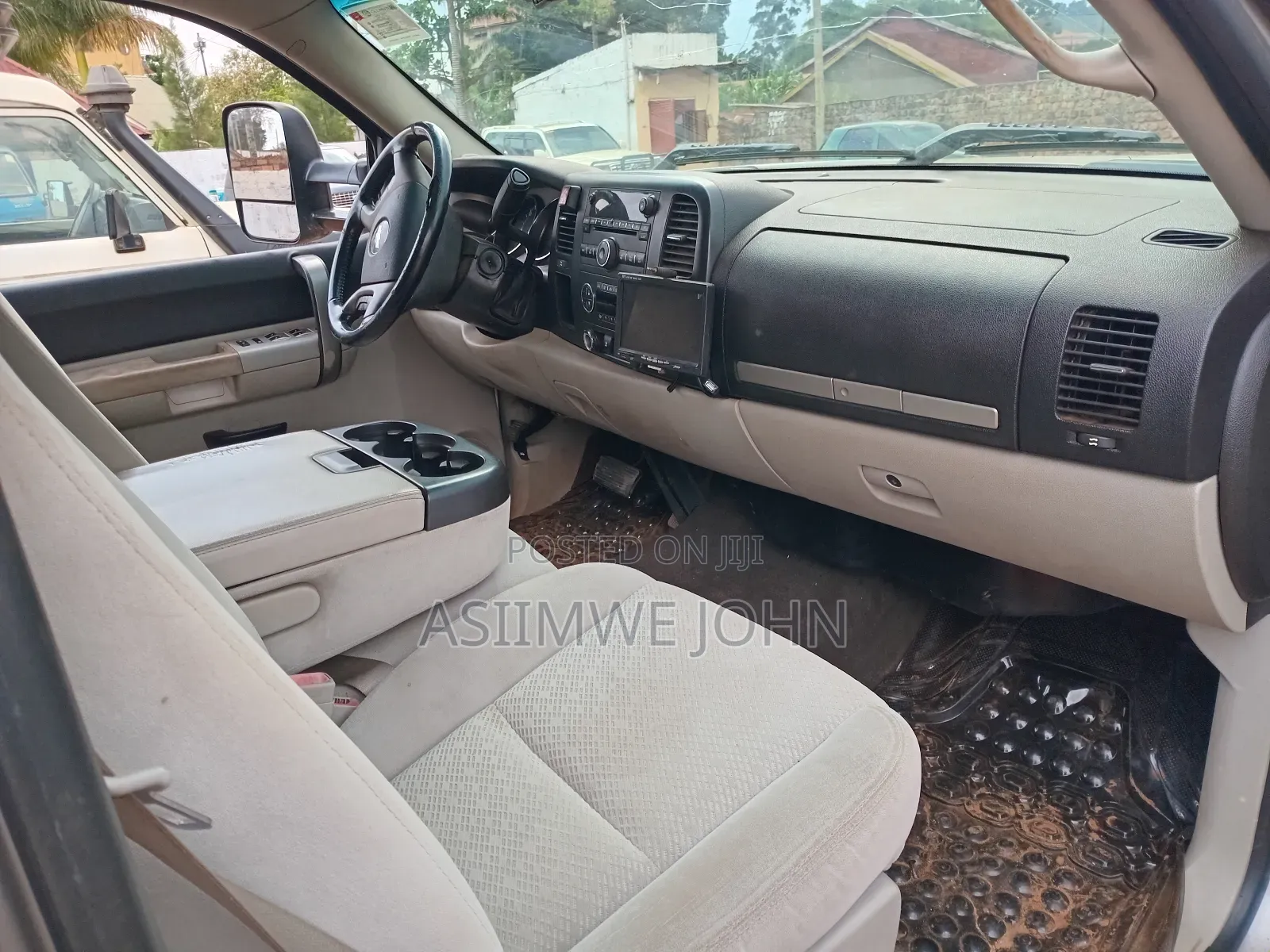 Chevrolet Silverado 2010 Silver