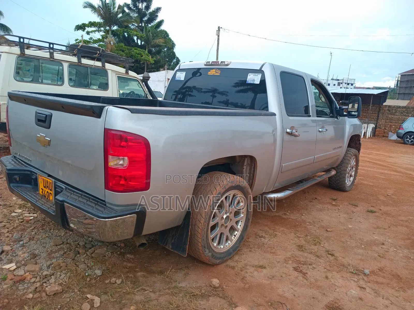Chevrolet Silverado 2010 Silver