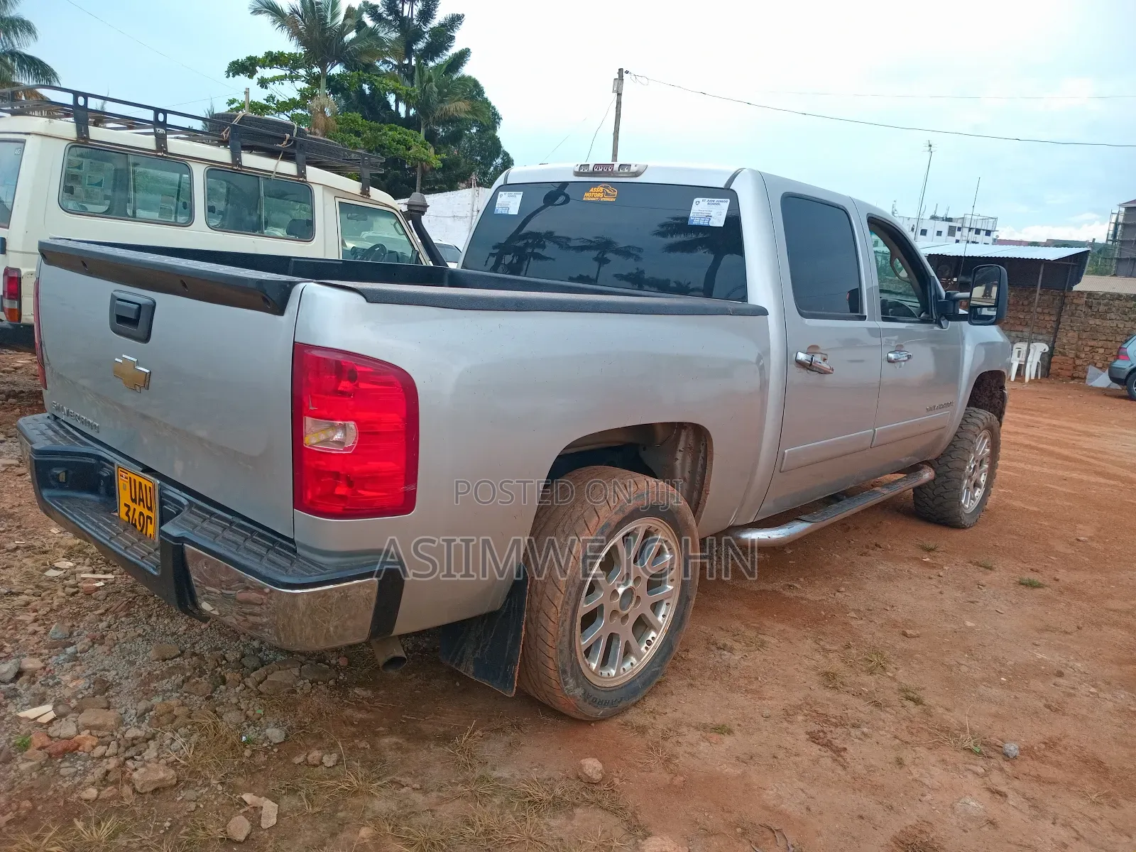 Chevrolet Silverado 2010 Silver