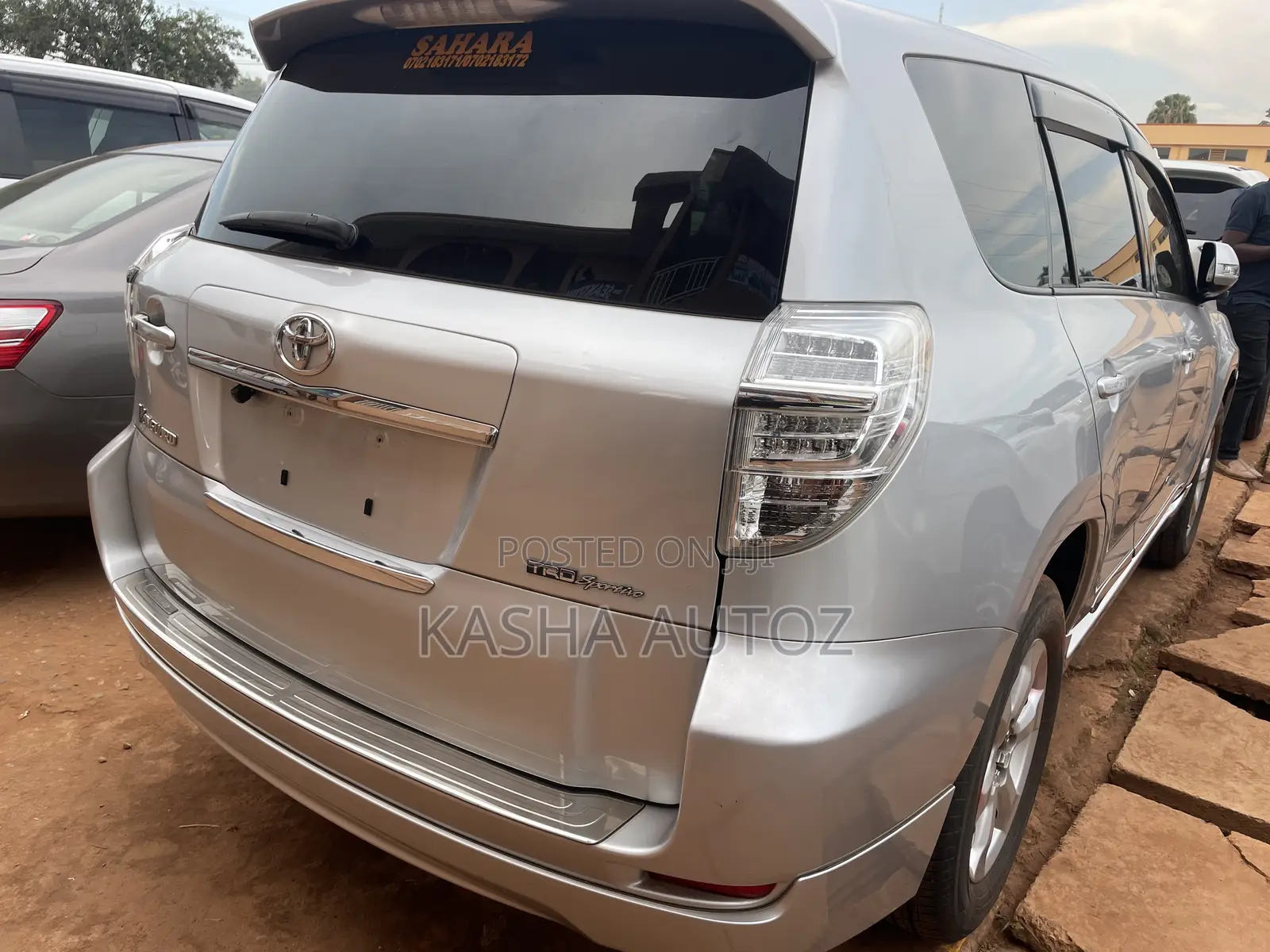 Toyota Vanguard 2012 Silver