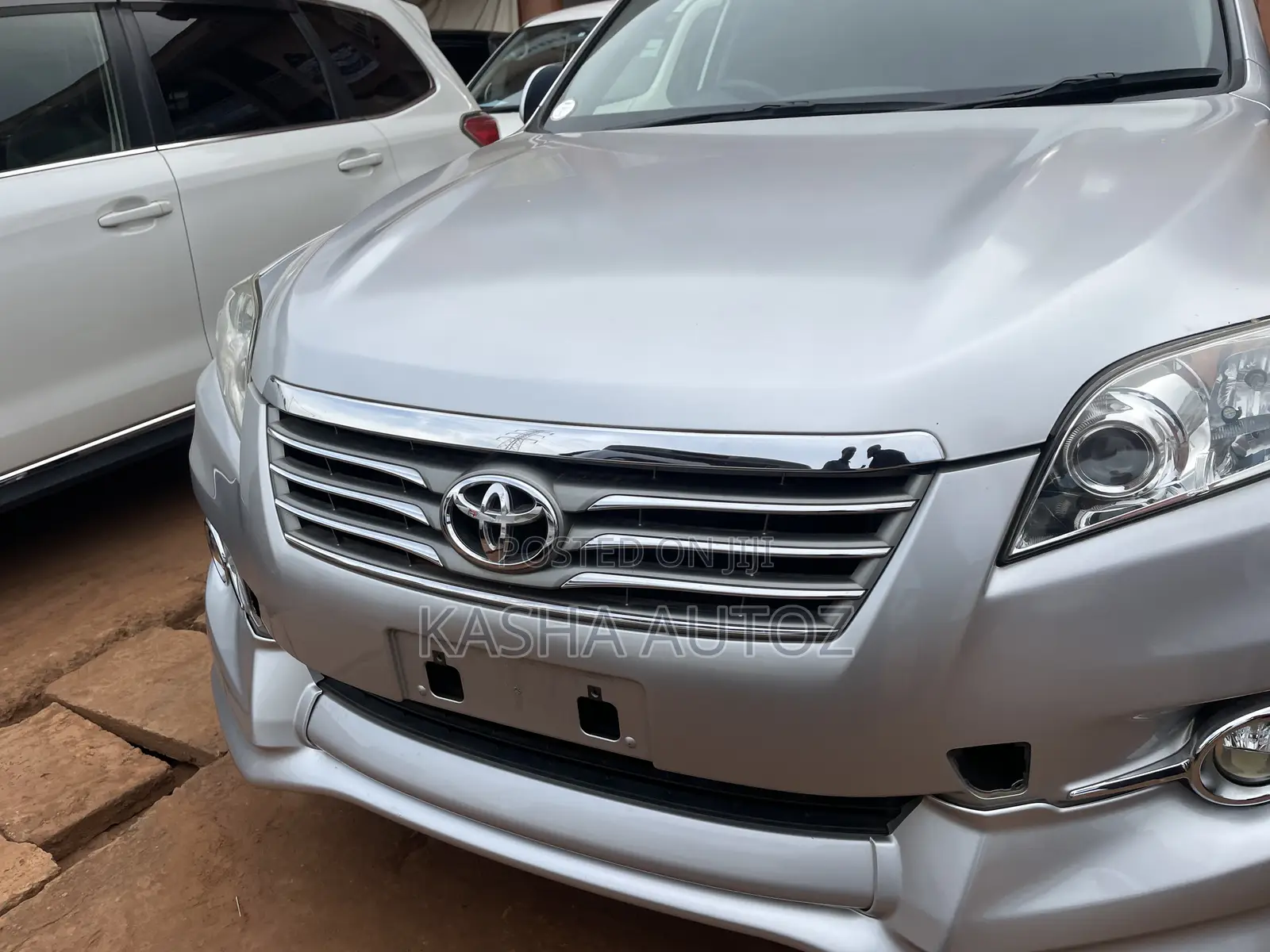 Toyota Vanguard 2012 Silver