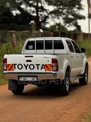 Toyota Hilux 2013 White
