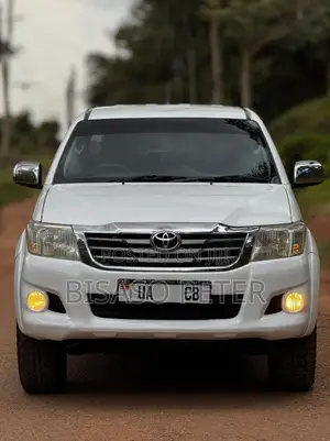 Toyota Hilux 2013 White