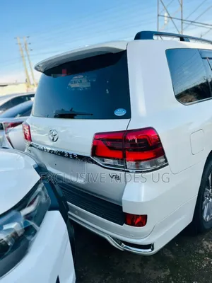 Toyota Land Cruiser Prado 2017 White