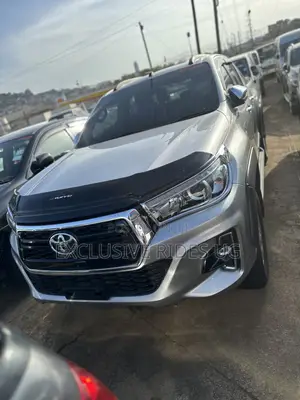 Toyota Hilux Revo Double Cab Deisel 2.4 AWD 2017 Silver