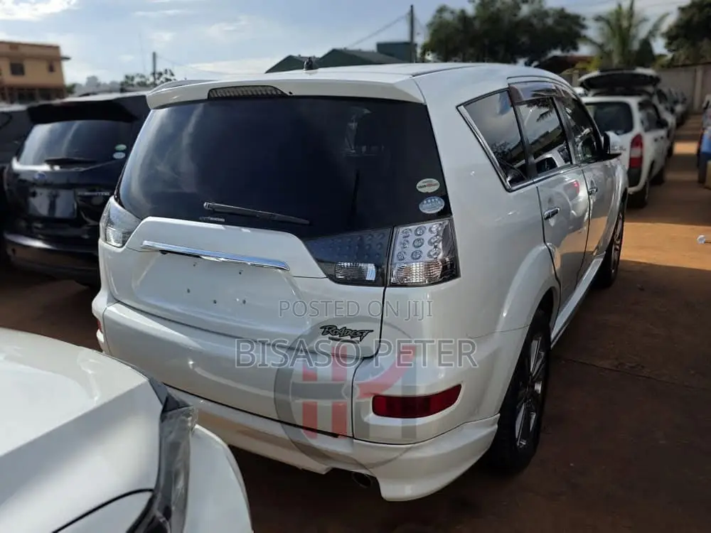 Mitsubishi Outlander 2012 White