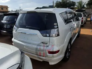 Mitsubishi Outlander 2012 White