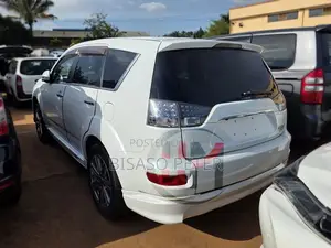 Mitsubishi Outlander 2012 White