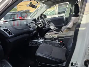 Mitsubishi Outlander 2012 White