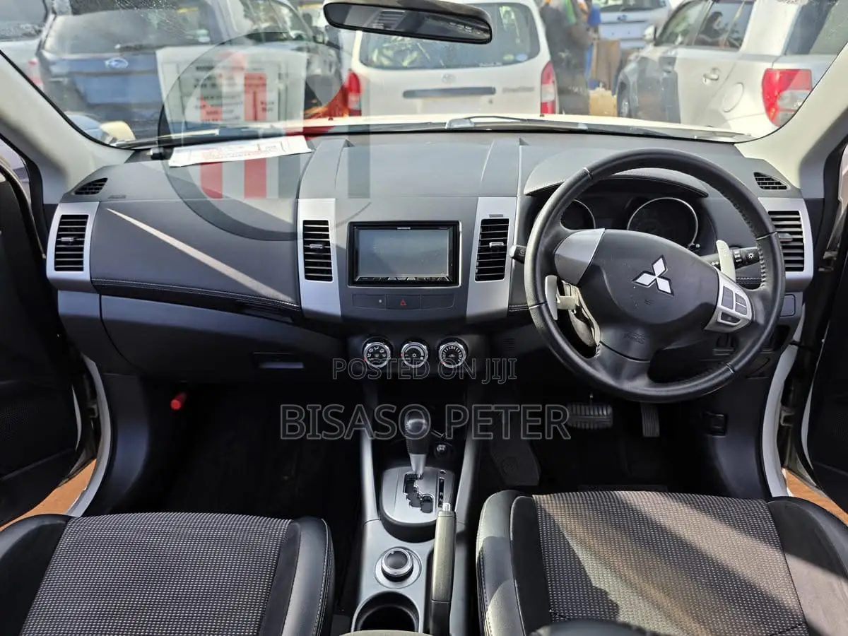 Mitsubishi Outlander 2012 White