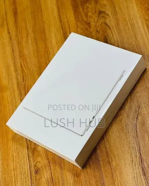 New Laptop Apple MacBook Air 2022 M2 8GB Apple M2 SSD 512GB