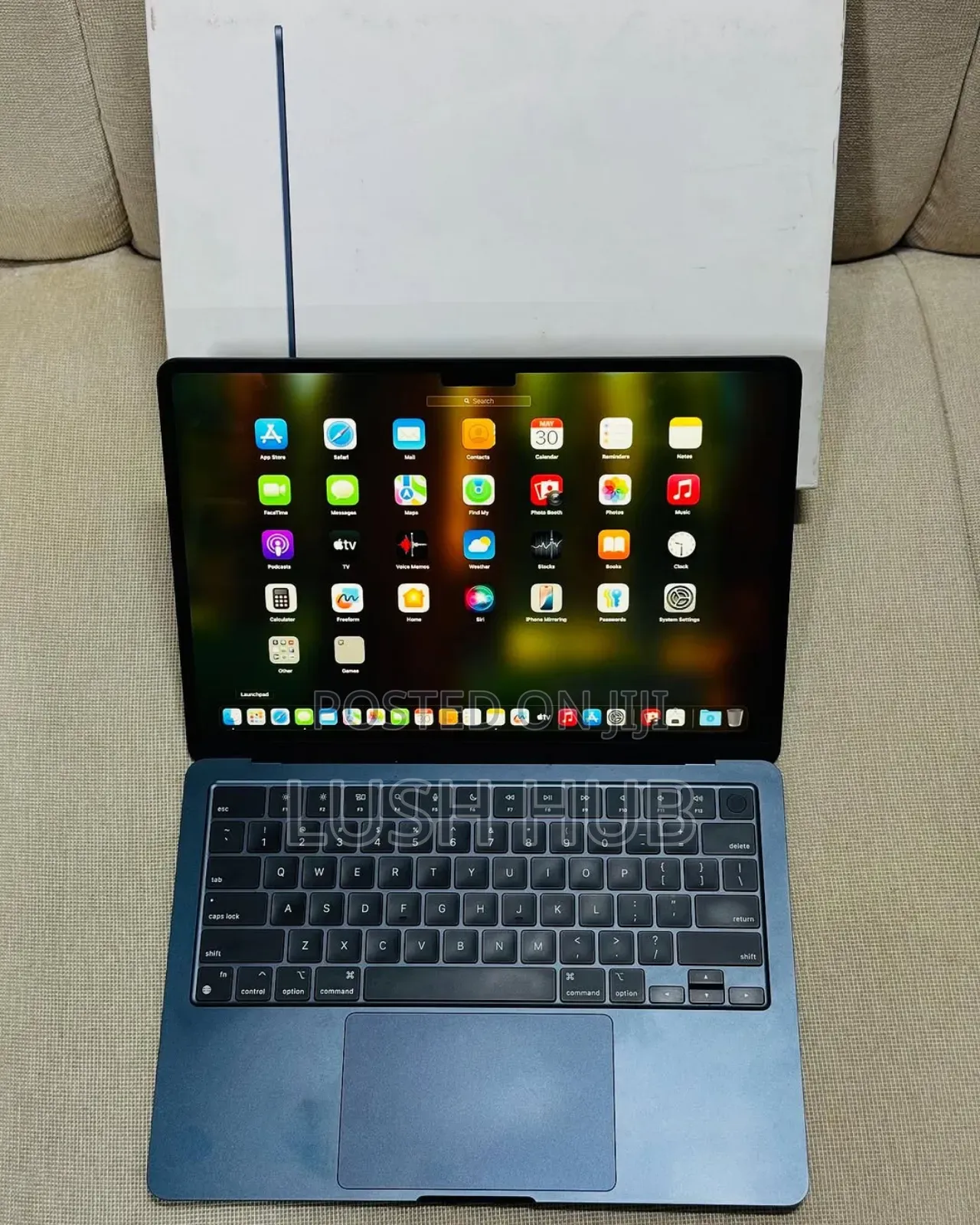 New Laptop Apple MacBook Air 2022 M2 8GB Apple M2 SSD 512GB