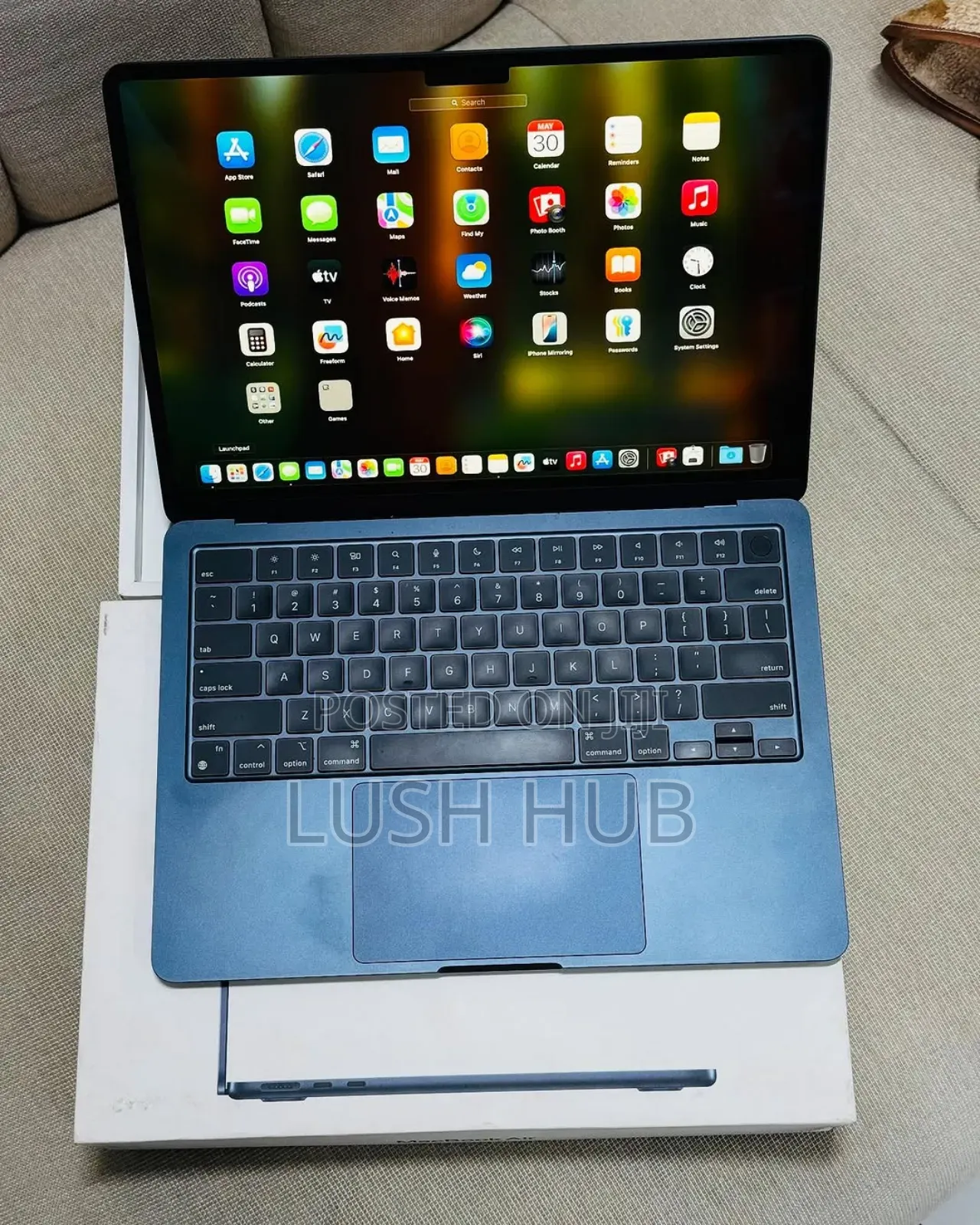 New Laptop Apple MacBook Air 2022 M2 8GB Apple M2 SSD 512GB