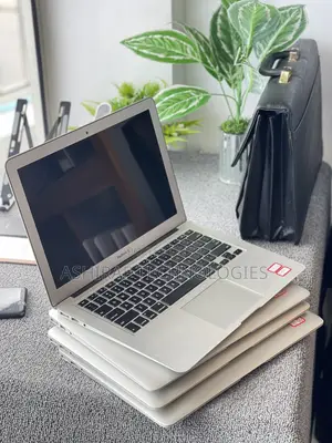 Laptop Apple MacBook 2017 8GB Intel Core I5 SSD 256GB