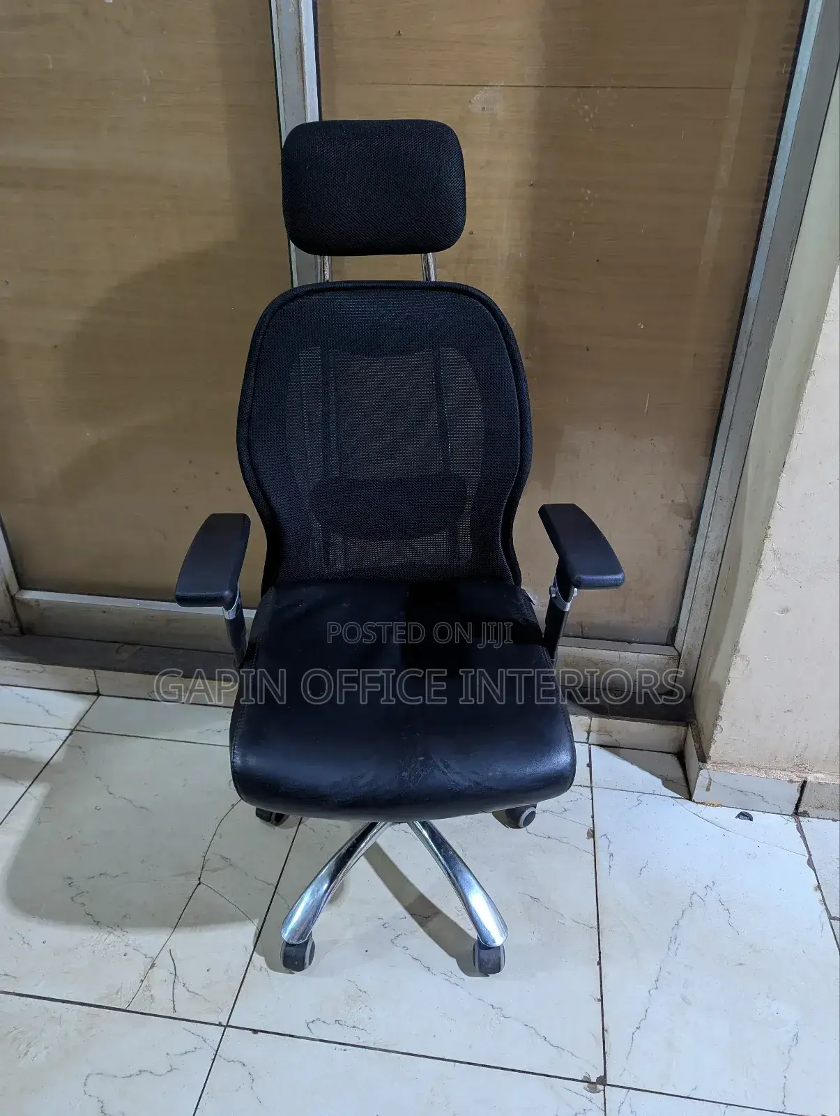 Second Hand Office Chairs With an Adjustable Back and Height