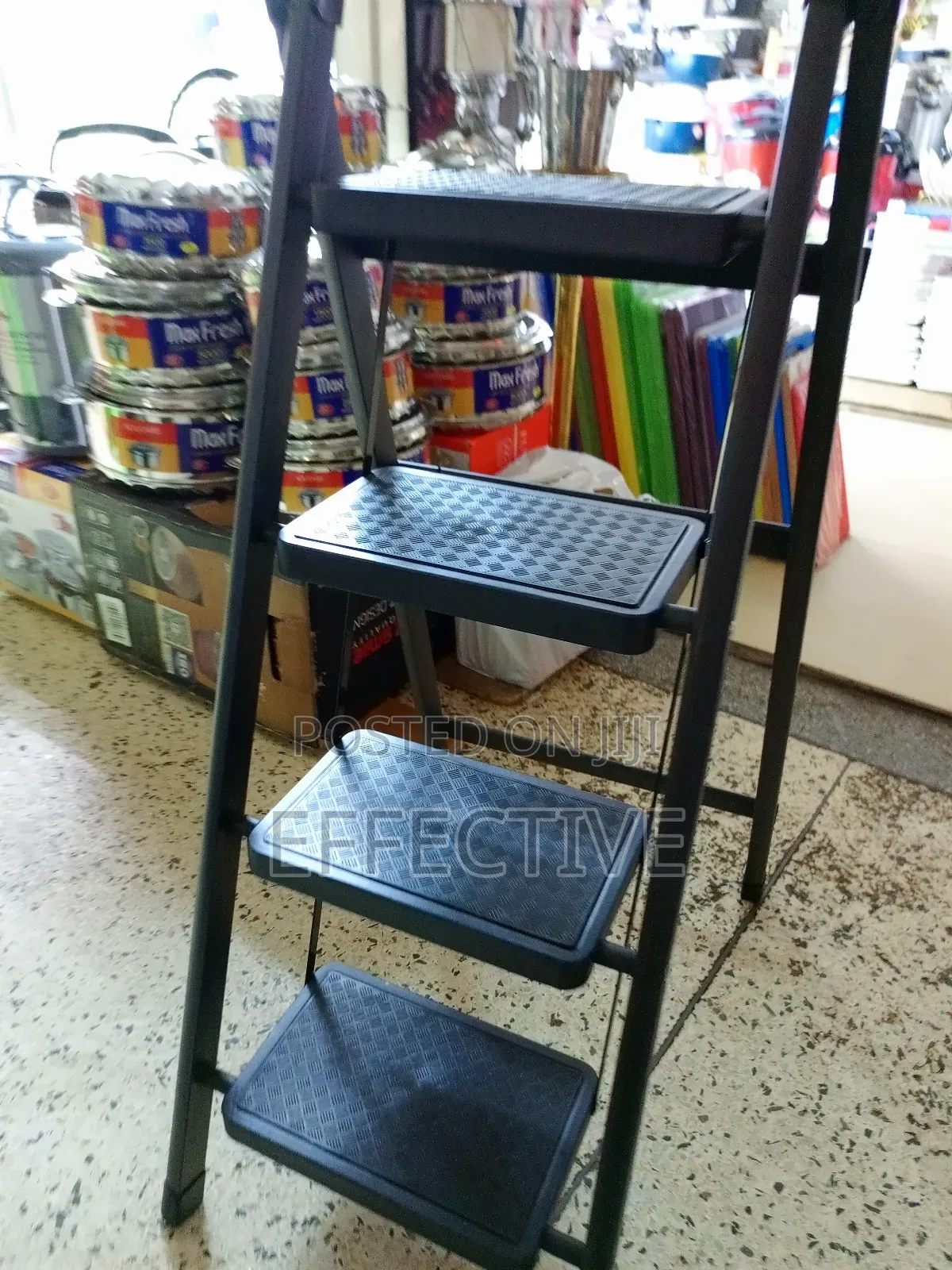 Foldable 4-Step Ladder