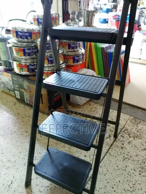 Foldable 4-Step Ladder