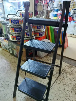 Foldable 4-Step Ladder