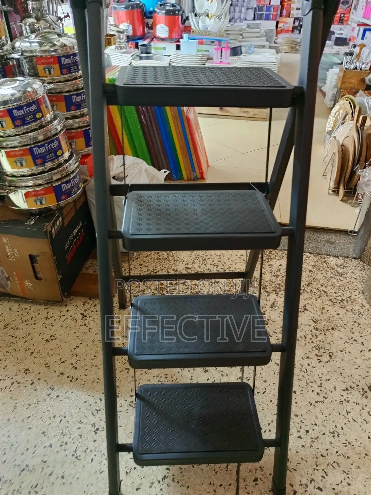 Foldable 4-Step Ladder
