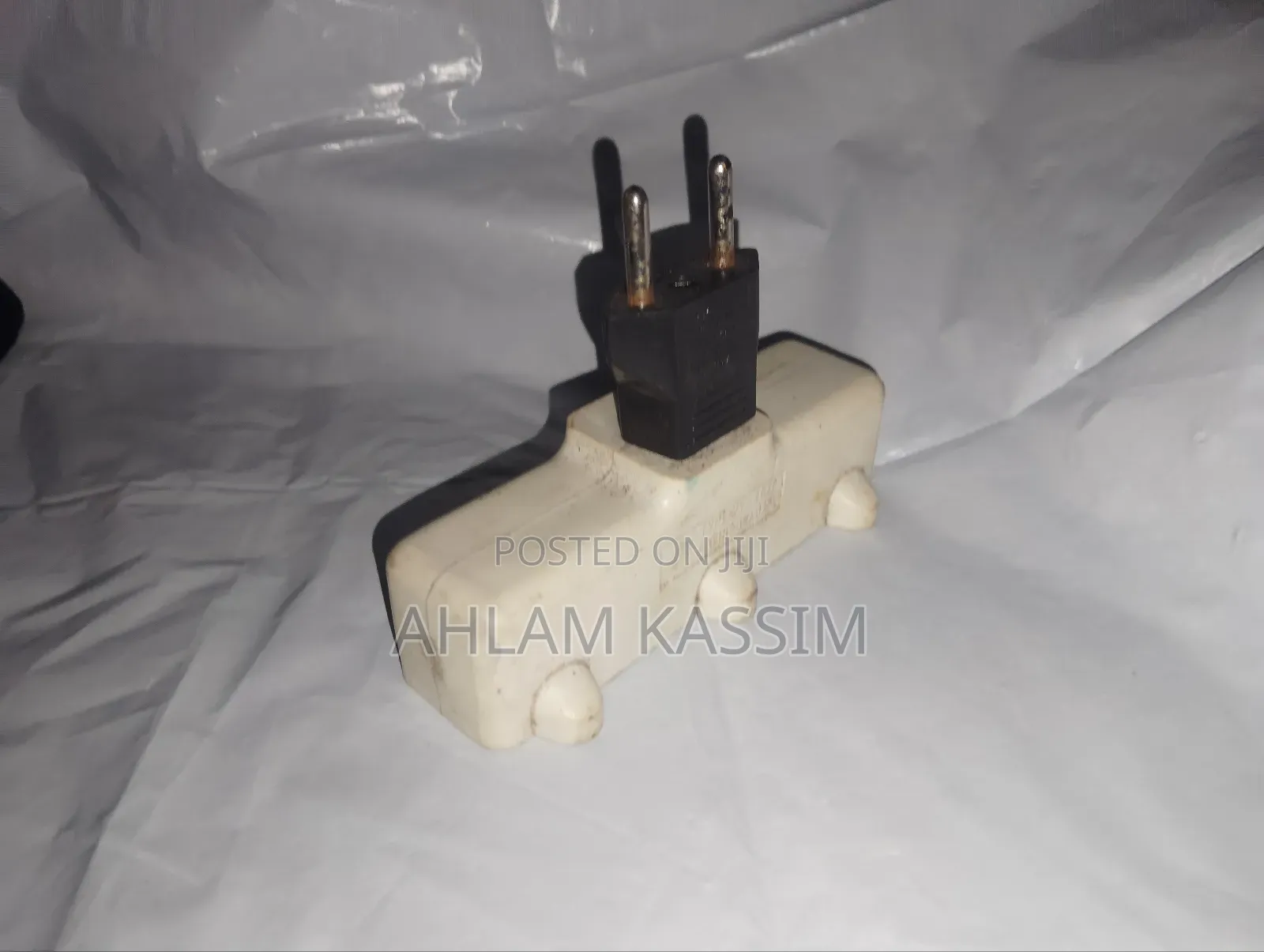 One to Three Electrical Plug Outlet Triplicator